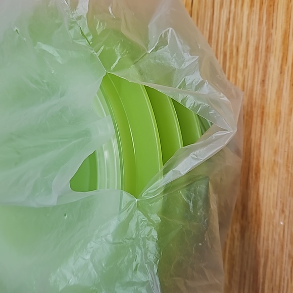 NWT Tupperware - Picture 12 of 14